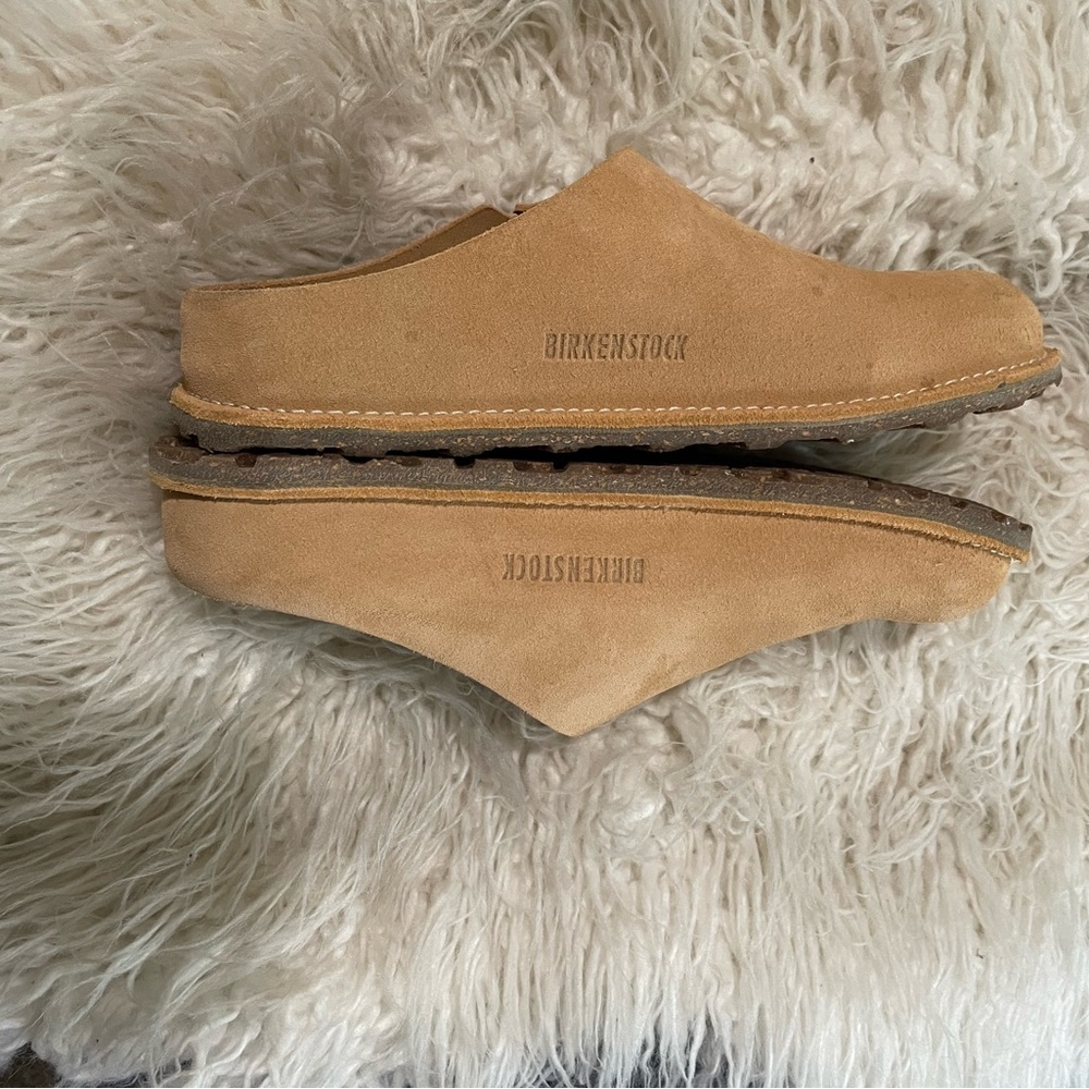 NWOT Birckenstocks Excellent condition-in home try ons. Color is Clay. Suede